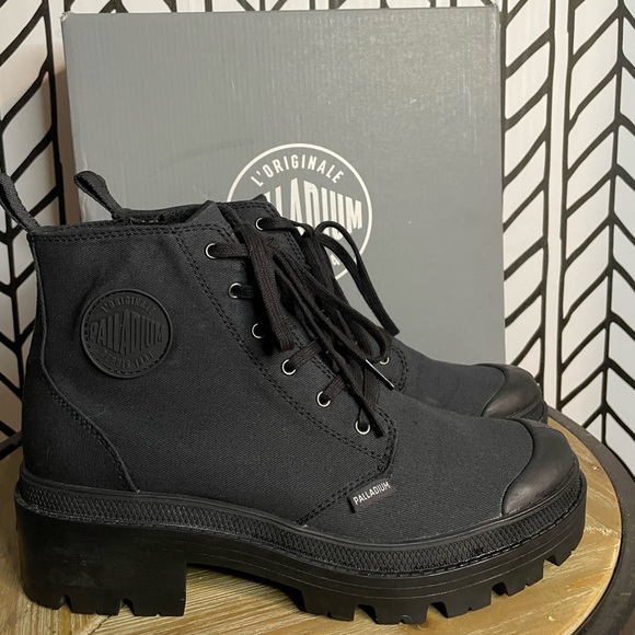 Palladium Shoes - Size 8.5